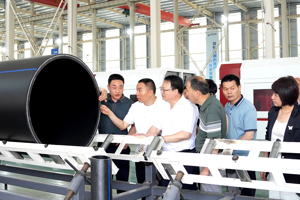 縣人大常委會副主任楊翠萍帶領阜南一中、三中教學骨干蒞臨豪家股份考察交流